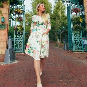 Ivy City Co Floral Cream Midi Penelope Dress, M, NWT